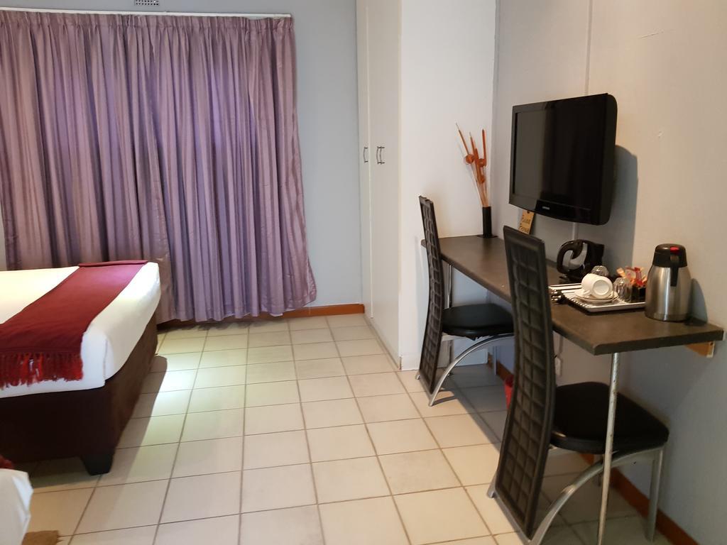 Batho Pele Lodge Gaborone Esterno foto